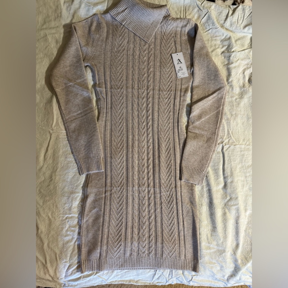 ❄️NWT SOFTSweater Dress.  Size Small.  Please, See photos for measurements.